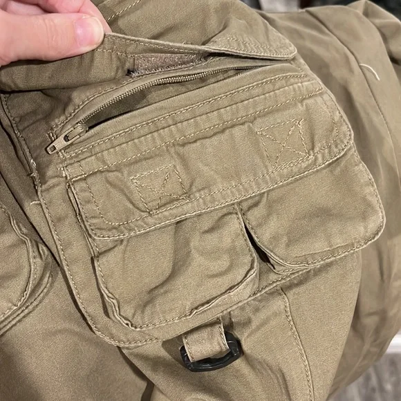 Orvis mens cargo khaki pants with pleated front 44x32 - Picture 8 of 8